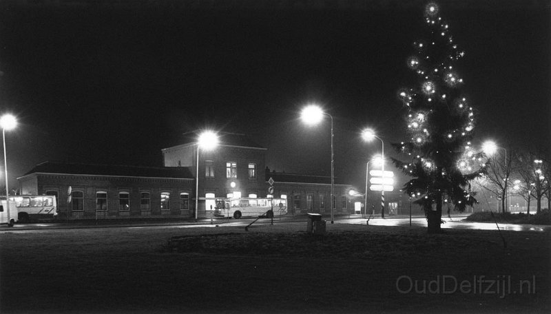 Station met kerstboom 1.jpg